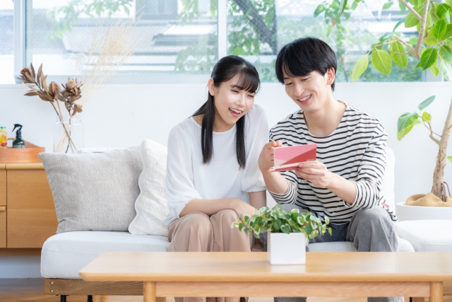 同棲に家賃補助はある？ 使える制度と申請方法まとめ